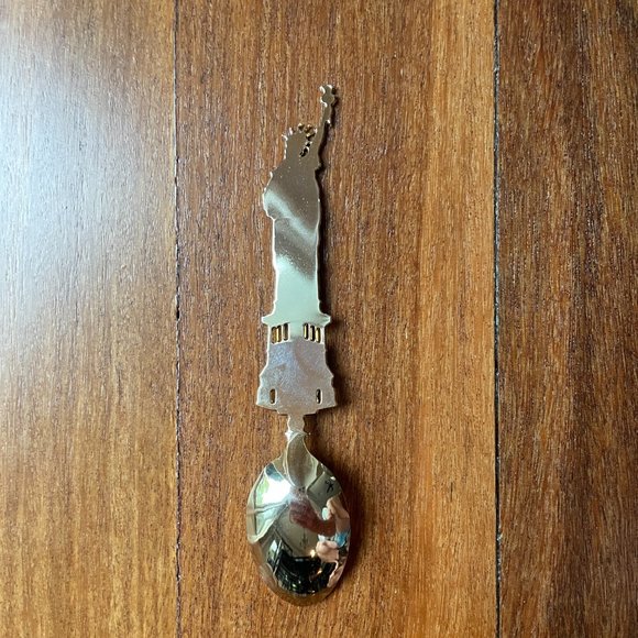 Statue of Liberty Souvenir Spoon - Picture 4 of 6
